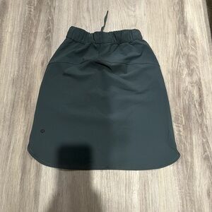 Women's Lululemon on the fly skirt. Size 2. Like new.